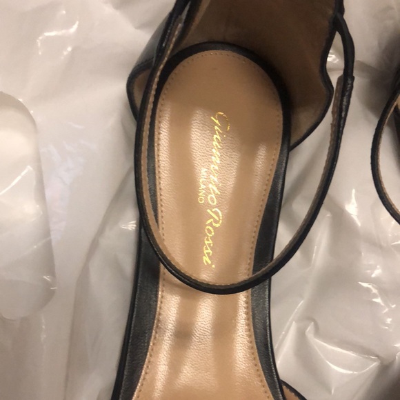 Gianvito Rossi
Leather d'Orsay Ankle-Strap Flat - Picture 5 of 7